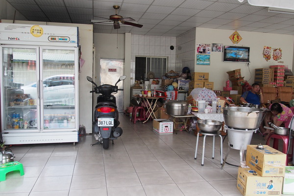 金盆阿嬤的香菇茶葉蛋：【南投・日月潭】阿婆茶葉蛋＆所長茶葉蛋