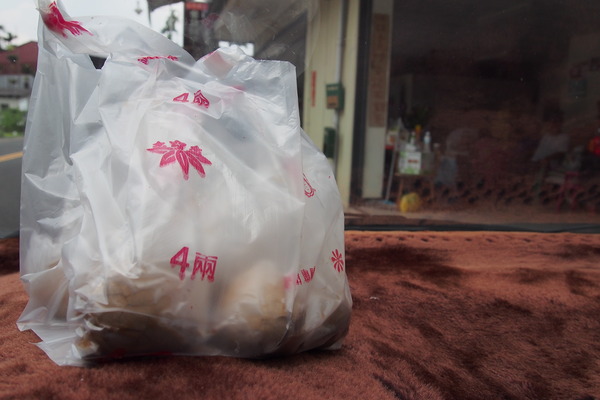 金盆阿嬤的香菇茶葉蛋：【南投・日月潭】阿婆茶葉蛋＆所長茶葉蛋