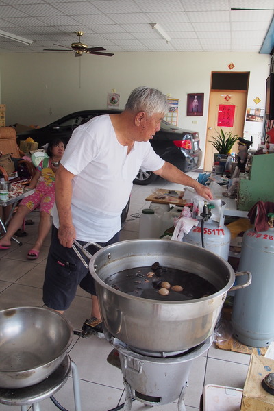 金盆阿嬤的香菇茶葉蛋：【南投・日月潭】阿婆茶葉蛋＆所長茶葉蛋