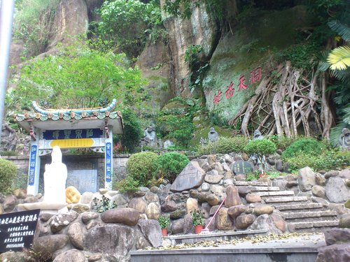 芝山岩:201304102117跟著捷運去踏青之芝山巖惠濟宮