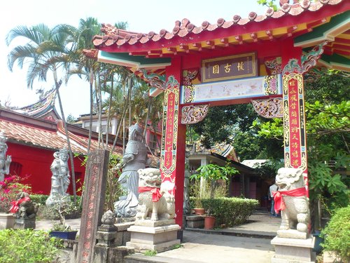 芝山岩:201304102117跟著捷運去踏青之芝山巖惠濟宮