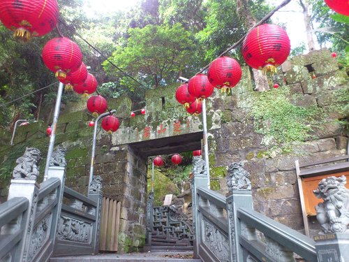 芝山岩:201304102117跟著捷運去踏青之芝山巖惠濟宮