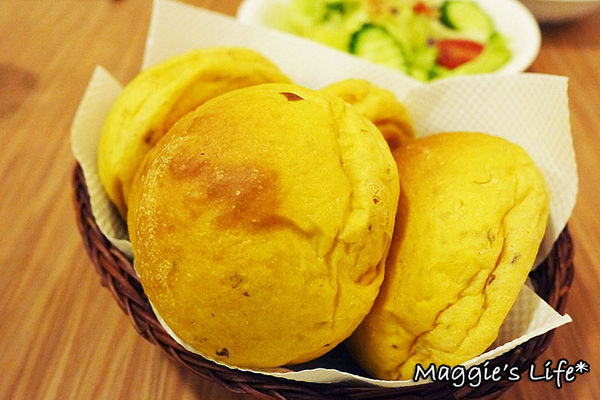 àlohas野草：台北美食。捷運國父紀念館【alohas野草歐式鄉村料理】紐西蘭草飼牛◆威靈頓牛排。漢堡