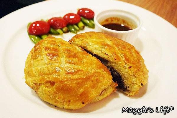 àlohas野草：台北美食。捷運國父紀念館【alohas野草歐式鄉村料理】紐西蘭草飼牛◆威靈頓牛排。漢堡