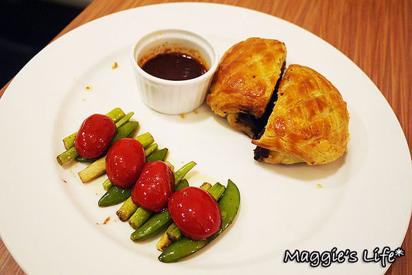 àlohas野草：台北美食。捷運國父紀念館【alohas野草歐式鄉村料理】紐西蘭草飼牛◆威靈頓牛排。漢堡