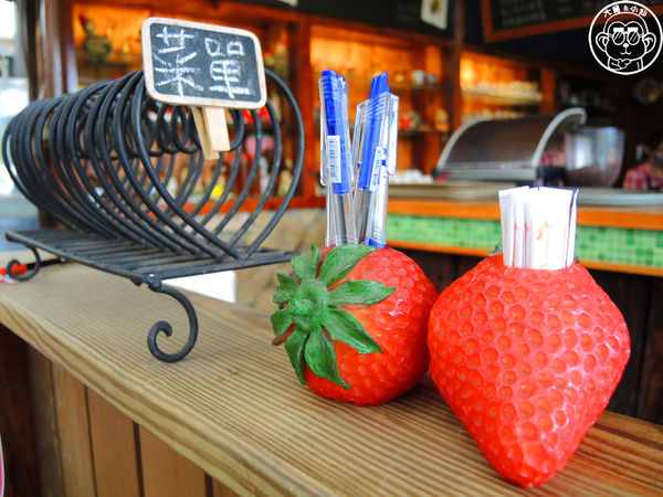 莓圃觀光休閒農園：作伙來企投【台北內湖･莓圃休閒觀光農園】庭園咖啡吃草莓料理