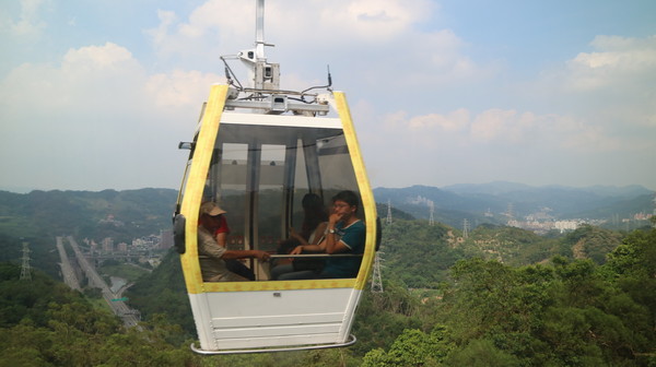 貓纜之眼：【台北旅遊】貓空纜車初體驗，水晶車廂超讚!