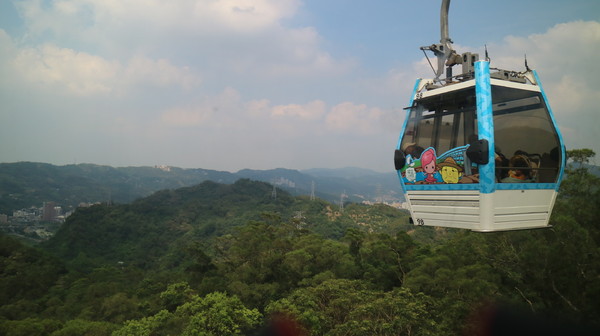 貓纜之眼：【台北旅遊】貓空纜車初體驗，水晶車廂超讚!