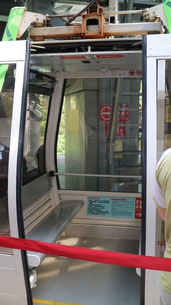 貓纜之眼：【台北旅遊】貓空纜車初體驗，水晶車廂超讚!