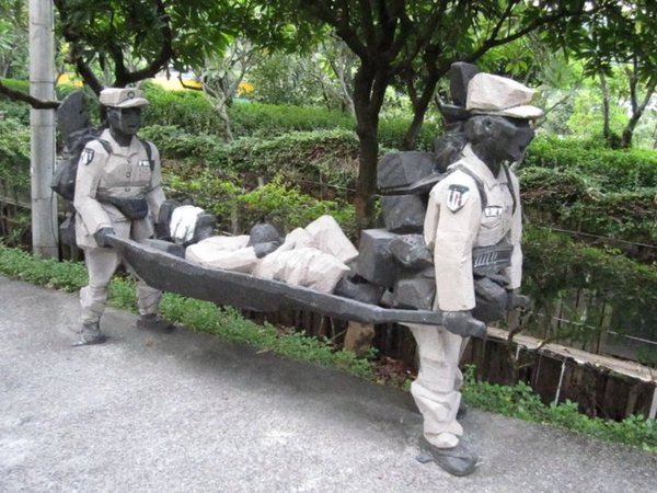 朱銘美術館:朱銘美術館 - 與大自然結合的藝術之旅