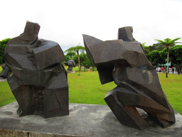 朱銘美術館:朱銘美術館 - 與大自然結合的藝術之旅