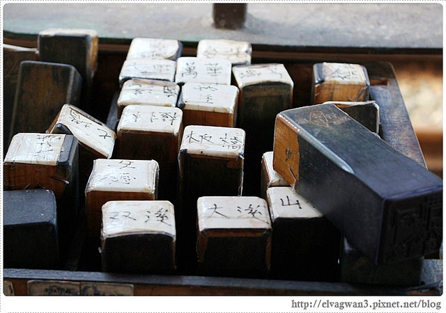 鐵道一日遊-平溪線鐵道之旅-猴硐車站-貓村-貓掌屋-小彩繪村-煤礦博物園區-貓咪鳳梨酥-Hou Tong-黑鼻-平溪天燈節-十分車站-天燈-孔明燈-四色天燈-十分老街-靜安吊橋-十分瀑布-眼鏡洞-榕樹下米粉湯-胡家天燈-元宵節-28-387-1