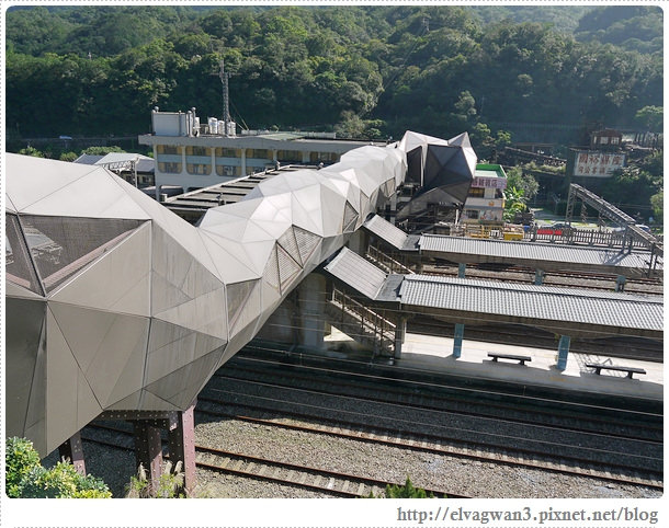 鐵道一日遊-平溪線鐵道之旅-猴硐車站-貓村-貓掌屋-小彩繪村-煤礦博物園區-貓咪鳳梨酥-Hou Tong-黑鼻-平溪天燈節-十分車站-天燈-孔明燈-四色天燈-十分老街-靜安吊橋-十分瀑布-眼鏡洞-榕樹下米粉湯-胡家天燈-元宵節-9-268-1