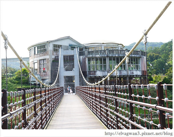 鐵道一日遊-鐵道一日遊-平溪線鐵道之旅-猴硐車站-貓村-貓掌屋-小彩繪村-煤礦博物園區-貓咪鳳梨酥-Hou Tong-黑鼻-平溪天燈節-十分車站-天燈-孔明燈-四色天燈-十分老街-靜安吊橋-十分瀑布-眼鏡洞-榕樹下米粉湯-胡家天燈-元宵節-47-495-1