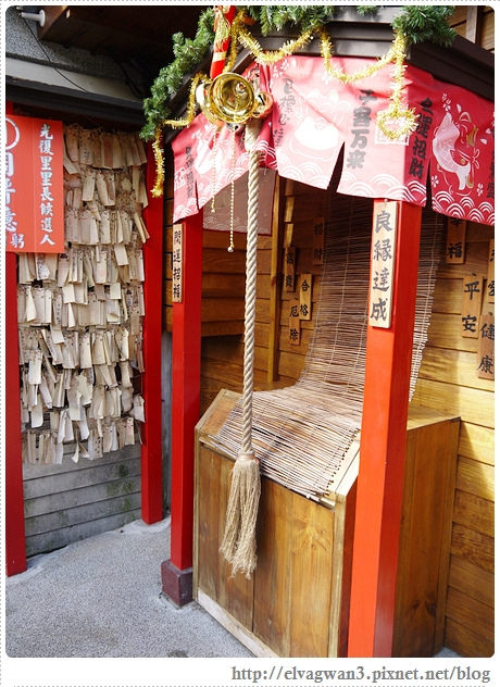 鐵道一日遊-平溪線鐵道之旅-猴硐車站-貓村-貓掌屋-小彩繪村-煤礦博物園區-貓咪鳳梨酥-Hou Tong-黑鼻-平溪天燈節-十分車站-天燈-孔明燈-四色天燈-十分老街-靜安吊橋-十分瀑布-眼鏡洞-榕樹下米粉湯-胡家天燈-元宵節-16