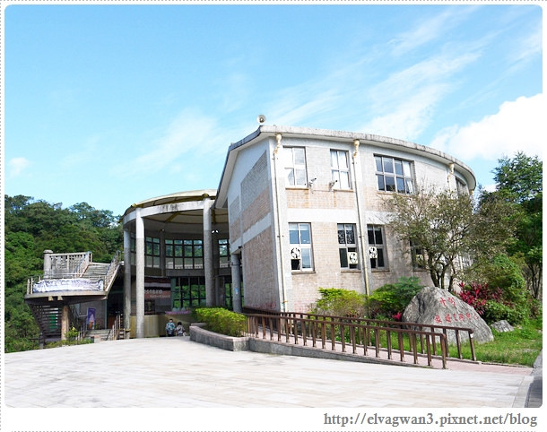 鐵道一日遊-鐵道一日遊-平溪線鐵道之旅-猴硐車站-貓村-貓掌屋-小彩繪村-煤礦博物園區-貓咪鳳梨酥-Hou Tong-黑鼻-平溪天燈節-十分車站-天燈-孔明燈-四色天燈-十分老街-靜安吊橋-十分瀑布-眼鏡洞-榕樹下米粉湯-胡家天燈-元宵節-46-484-1