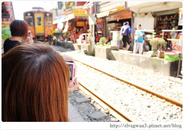 鐵道一日遊-鐵道一日遊-平溪線鐵道之旅-猴硐車站-貓村-貓掌屋-小彩繪村-煤礦博物園區-貓咪鳳梨酥-Hou Tong-黑鼻-平溪天燈節-十分車站-天燈-孔明燈-四色天燈-十分老街-靜安吊橋-十分瀑布-眼鏡洞-榕樹下米粉湯-胡家天燈-元宵節-42-438-1