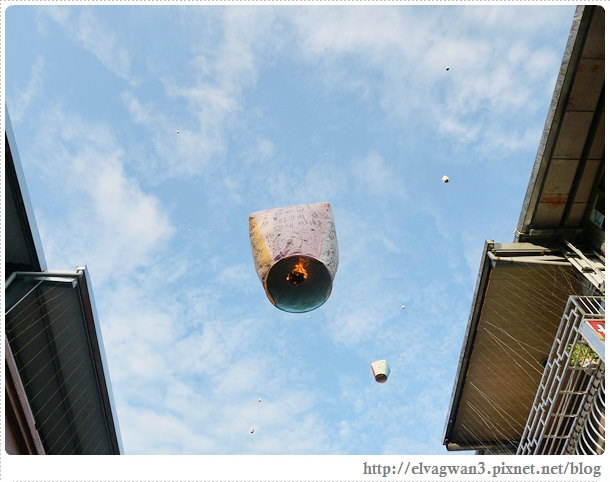 鐵道一日遊-鐵道一日遊-平溪線鐵道之旅-猴硐車站-貓村-貓掌屋-小彩繪村-煤礦博物園區-貓咪鳳梨酥-Hou Tong-黑鼻-平溪天燈節-十分車站-天燈-孔明燈-四色天燈-十分老街-靜安吊橋-十分瀑布-眼鏡洞-榕樹下米粉湯-胡家天燈-元宵節-62-585-1