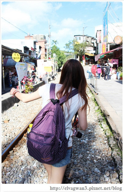 鐵道一日遊-鐵道一日遊-平溪線鐵道之旅-猴硐車站-貓村-貓掌屋-小彩繪村-煤礦博物園區-貓咪鳳梨酥-Hou Tong-黑鼻-平溪天燈節-十分車站-天燈-孔明燈-四色天燈-十分老街-靜安吊橋-十分瀑布-眼鏡洞-榕樹下米粉湯-胡家天燈-元宵節-45-461-1