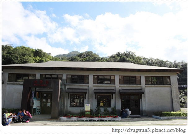 鐵道一日遊-平溪線鐵道之旅-猴硐車站-貓村-貓掌屋-小彩繪村-煤礦博物園區-貓咪鳳梨酥-Hou Tong-黑鼻-平溪天燈節-十分車站-天燈-孔明燈-四色天燈-十分老街-靜安吊橋-十分瀑布-眼鏡洞-榕樹下米粉湯-胡家天燈-元宵節-34-349-1