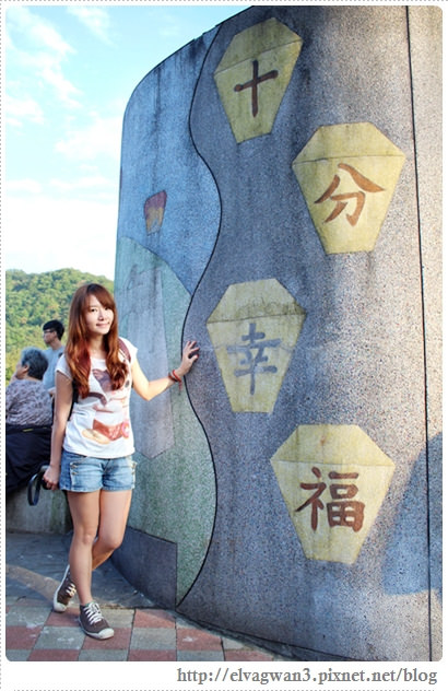 鐵道一日遊-鐵道一日遊-平溪線鐵道之旅-猴硐車站-貓村-貓掌屋-小彩繪村-煤礦博物園區-貓咪鳳梨酥-Hou Tong-黑鼻-平溪天燈節-十分車站-天燈-孔明燈-四色天燈-十分老街-靜安吊橋-十分瀑布-眼鏡洞-榕樹下米粉湯-胡家天燈-元宵節-64-531-1