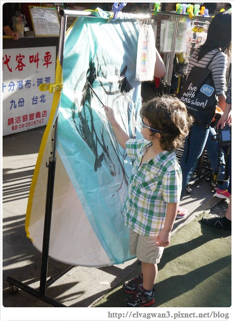 鐵道一日遊-鐵道一日遊-平溪線鐵道之旅-猴硐車站-貓村-貓掌屋-小彩繪村-煤礦博物園區-貓咪鳳梨酥-Hou Tong-黑鼻-平溪天燈節-十分車站-天燈-孔明燈-四色天燈-十分老街-靜安吊橋-十分瀑布-眼鏡洞-榕樹下米粉湯-胡家天燈-元宵節-56-550-1