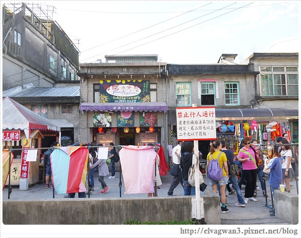 鐵道一日遊-鐵道一日遊-平溪線鐵道之旅-猴硐車站-貓村-貓掌屋-小彩繪村-煤礦博物園區-貓咪鳳梨酥-Hou Tong-黑鼻-平溪天燈節-十分車站-天燈-孔明燈-四色天燈-十分老街-靜安吊橋-十分瀑布-眼鏡洞-榕樹下米粉湯-胡家天燈-元宵節-54-529-1