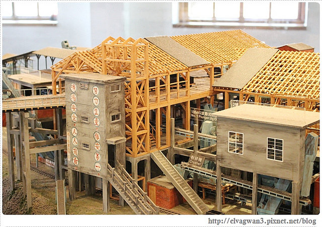 鐵道一日遊-平溪線鐵道之旅-猴硐車站-貓村-貓掌屋-小彩繪村-煤礦博物園區-貓咪鳳梨酥-Hou Tong-黑鼻-平溪天燈節-十分車站-天燈-孔明燈-四色天燈-十分老街-靜安吊橋-十分瀑布-眼鏡洞-榕樹下米粉湯-胡家天燈-元宵節-35-363-1