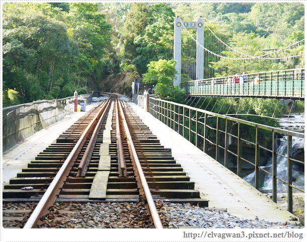 鐵道一日遊-鐵道一日遊-平溪線鐵道之旅-猴硐車站-貓村-貓掌屋-小彩繪村-煤礦博物園區-貓咪鳳梨酥-Hou Tong-黑鼻-平溪天燈節-十分車站-天燈-孔明燈-四色天燈-十分老街-靜安吊橋-十分瀑布-眼鏡洞-榕樹下米粉湯-胡家天燈-元宵節-53-522-1