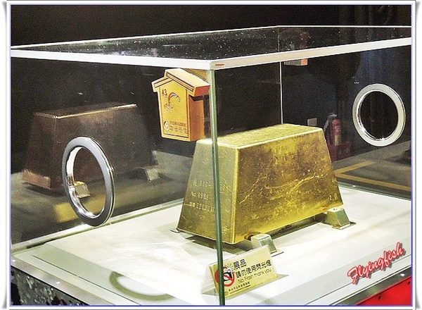 九份老街：  ✜走走逛逛九份景點+小吃輕旅行【上】:黃金博物館園區+金瓜石太子賓館+九份老街<魚丸伯仔/九份紅糟肉圓/金枝紅糟