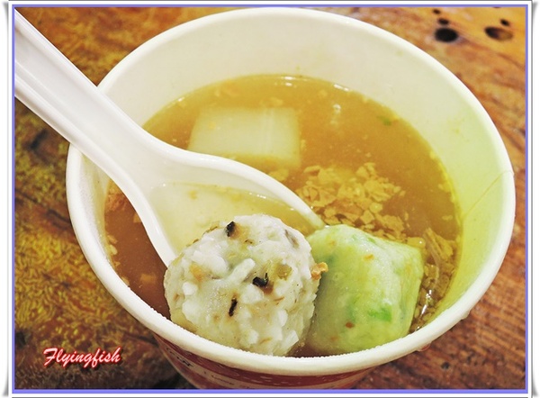 九份老街：  ✜走走逛逛九份景點+小吃輕旅行【上】:黃金博物館園區+金瓜石太子賓館+九份老街<魚丸伯仔/九份紅糟肉圓/金枝紅糟