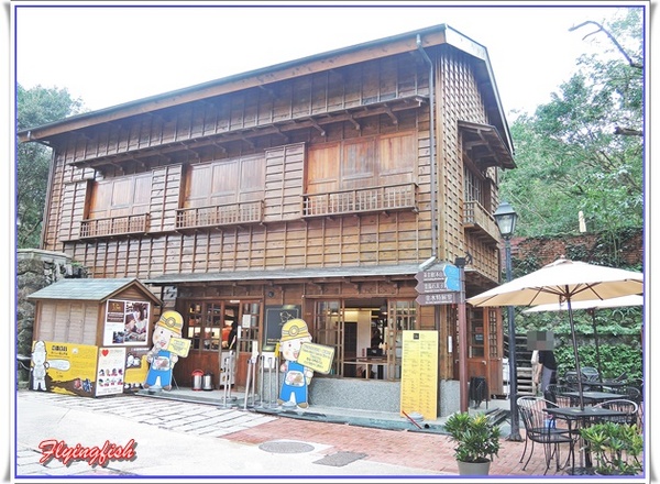 九份老街：  ✜走走逛逛九份景點+小吃輕旅行【上】:黃金博物館園區+金瓜石太子賓館+九份老街<魚丸伯仔/九份紅糟肉圓/金枝紅糟