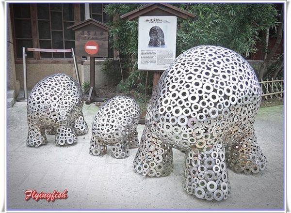 九份老街：  ✜走走逛逛九份景點+小吃輕旅行【上】:黃金博物館園區+金瓜石太子賓館+九份老街<魚丸伯仔/九份紅糟肉圓/金枝紅糟