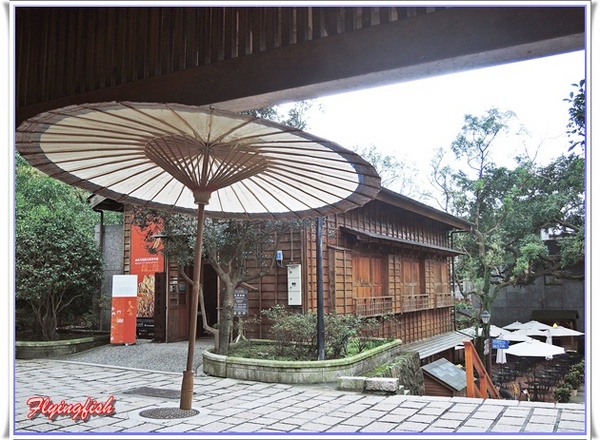 九份老街：  ✜走走逛逛九份景點+小吃輕旅行【上】:黃金博物館園區+金瓜石太子賓館+九份老街<魚丸伯仔/九份紅糟肉圓/金枝紅糟