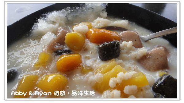 九份老街:【台北景點】九份吃芋圓~美到爆炸的陰陽海.連湯婆婆的湯屋都出現啦!!