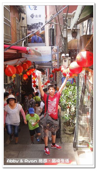 九份老街:【台北景點】九份吃芋圓~美到爆炸的陰陽海.連湯婆婆的湯屋都出現啦!!