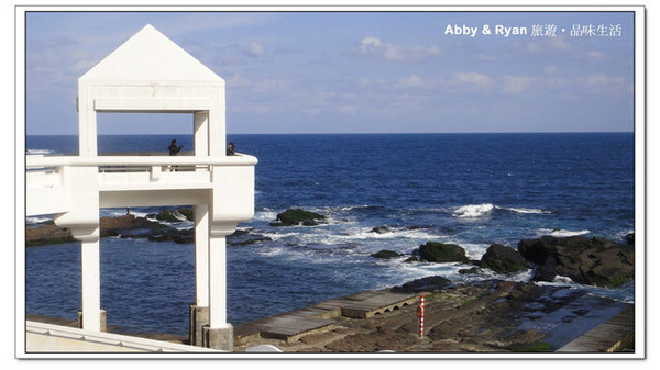 九份老街:【台北景點】九份吃芋圓~美到爆炸的陰陽海.連湯婆婆的湯屋都出現啦!!