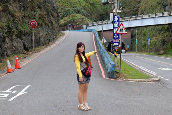 鼻頭國小：【新北市景點】海洋世界為主軸的鼻頭國小，依山傍海山海觀長城步道彩繪，司令台是美人魚的宮殿吶，充滿海洋風的美麗的國小