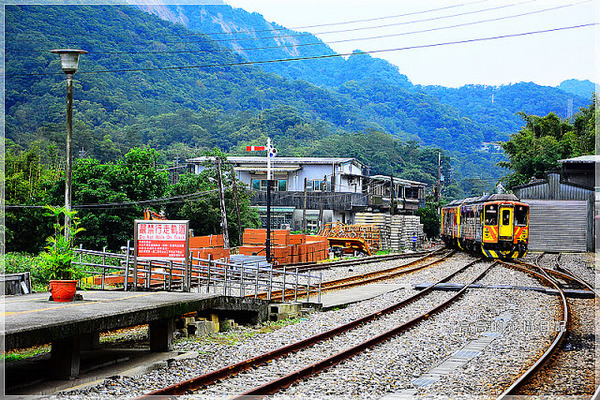 十分車站:【新北】平溪區。十分車站 十分老街