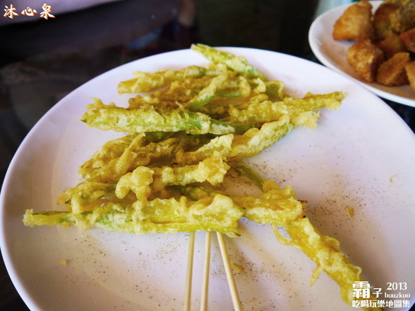 沐心泉休閒農場:倘佯在金色浪花中,沐心泉休閒農場˙金針花。