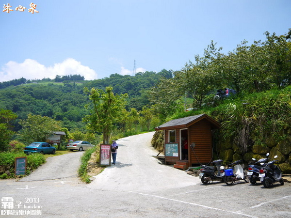 沐心泉休閒農場:倘佯在金色浪花中,沐心泉休閒農場˙金針花。