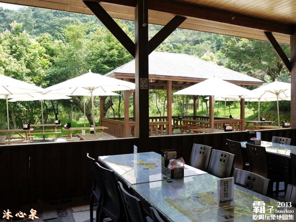 沐心泉休閒農場:倘佯在金色浪花中,沐心泉休閒農場˙金針花。