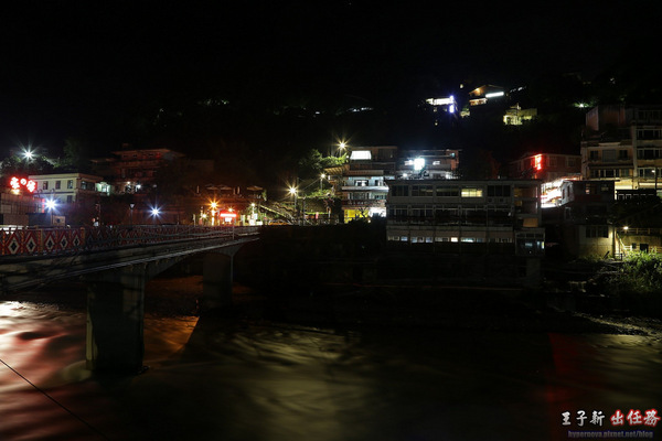 烏來老街：來去烏來住一晚 新北一日遊: 烏來老街 烏來溫泉 烏來吊橋 烏來瀑布 烏來纜車 台九線旅遊 檔車旅行