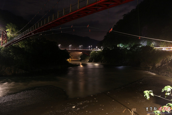 烏來老街：來去烏來住一晚 新北一日遊: 烏來老街 烏來溫泉 烏來吊橋 烏來瀑布 烏來纜車 台九線旅遊 檔車旅行