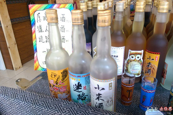 烏來老街：來去烏來住一晚 新北一日遊: 烏來老街 烏來溫泉 烏來吊橋 烏來瀑布 烏來纜車 台九線旅遊 檔車旅行