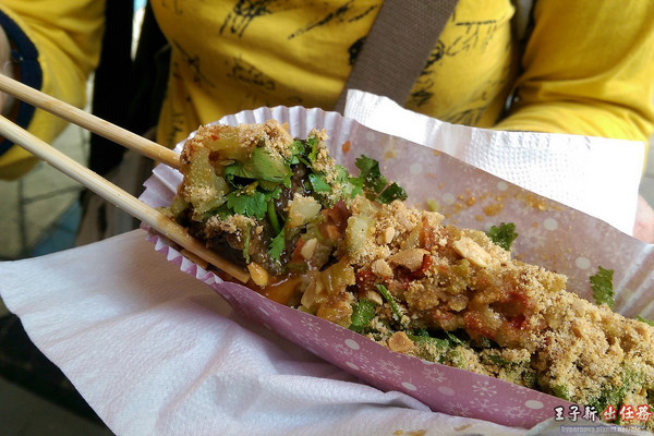 烏來老街：來去烏來住一晚 新北一日遊: 烏來老街 烏來溫泉 烏來吊橋 烏來瀑布 烏來纜車 台九線旅遊 檔車旅行