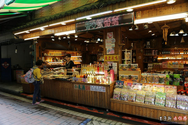 烏來老街：來去烏來住一晚 新北一日遊: 烏來老街 烏來溫泉 烏來吊橋 烏來瀑布 烏來纜車 台九線旅遊 檔車旅行