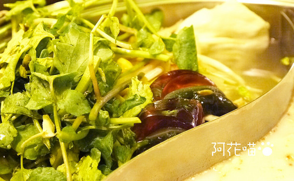 私宅打邊爐(長安店)：【南京復興│港式火鍋】『私宅打邊爐 / 長安店』肉質軟Q來著，手工丸子來店必點