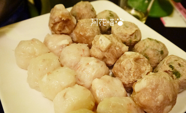 私宅打邊爐(長安店)：【南京復興│港式火鍋】『私宅打邊爐 / 長安店』肉質軟Q來著，手工丸子來店必點