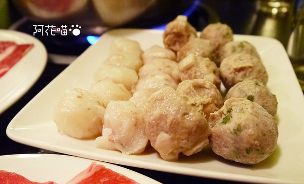 私宅打邊爐(長安店)：【南京復興│港式火鍋】『私宅打邊爐 / 長安店』肉質軟Q來著，手工丸子來店必點